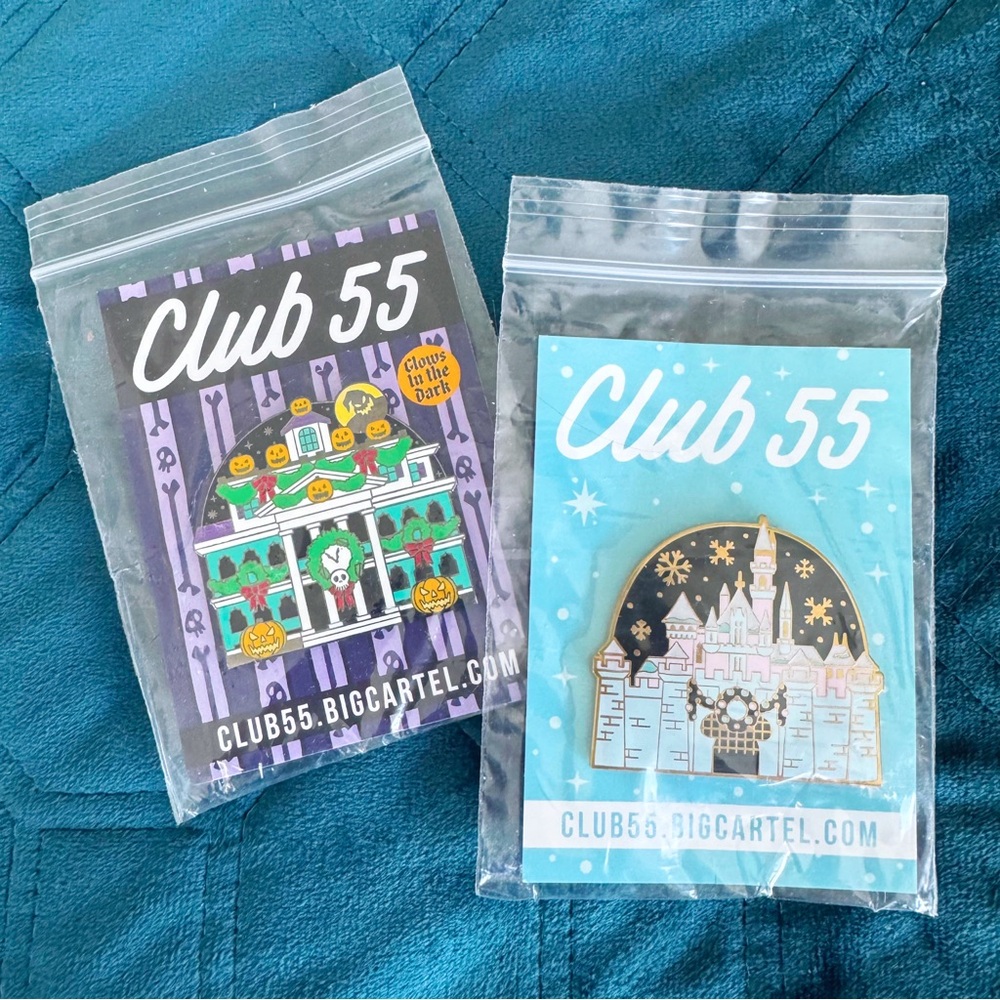 lot of new disney inspired pins haunted mansion holiday disneyland christmas